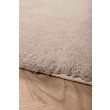 Dette produkt hedder Bono, fremstillet af Polyester materiale med en smuk Beige farve - SE Mattor