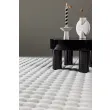 Dette produkt hedder Niva, fremstillet af Polyester materiale med en smuk Hvid farve - SE Mattor