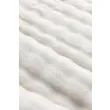 Dette produkt hedder Niva, fremstillet af Polyester materiale med en smuk Hvid farve - SE Mattor