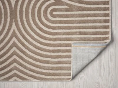 i Mørk Beige farve, lavet af Polyester & Polypropylen materiale.