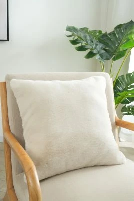 i Beige farve, lavet af Polyester materiale.