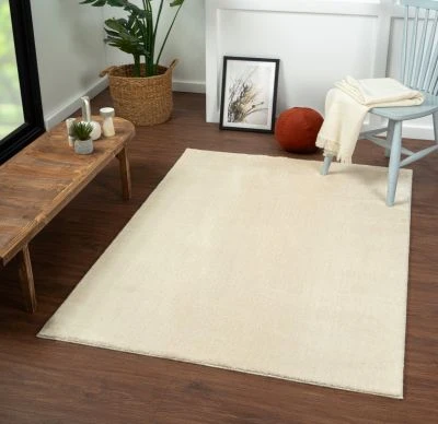 Dette produkt hedder Cloudy, fremstillet af Polyester materiale med en smuk Lys Beige farve - SE Mattor