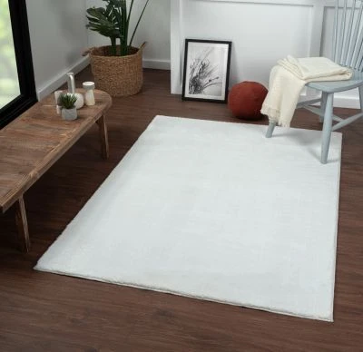 Dette produkt hedder Cloudy, fremstillet af Polyester materiale med en smuk Hvid farve - SE Mattor