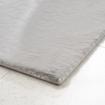 Dette produkt hedder Rabbit Eco, fremstillet af Polyester materiale med en smuk Sølv farve - SE Mattor