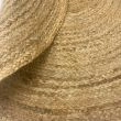 Dette produkt hedder Candace Fläta, fremstillet af Jute materiale med en smuk Natur farve - SE Mattor
