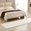Dette produkt hedder Cat, fremstillet af Polyester materiale med en smuk Offwhite farve - SE Mattor
