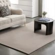Dette produkt hedder Cat, fremstillet af Polyester materiale med en smuk Taupe farve - SE Mattor