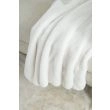 Dette produkt hedder Cat, fremstillet af Polyester materiale med en smuk Offwhite farve - SE Mattor