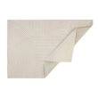 Dette produkt hedder Geneta, fremstillet af Polyester materiale med en smuk Offwhite farve - SE Mattor