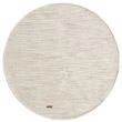 Dette produkt hedder Lunda, fremstillet af 80% Uld & 20% Bomuld  materiale med en smuk Beige farve - SE Mattor