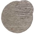 Dette produkt hedder Lunda, fremstillet af 80% Uld & 20% Bomuld  materiale med en smuk Gråbeige farve - SE Mattor