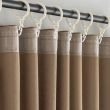 Dette produkt hedder Mathilde, fremstillet af Polyester materiale med en smuk Sand farve - SE Mattor