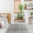 Dette produkt hedder Menlo Touch, fremstillet af Polyester materiale med en smuk Grå farve - SE Mattor