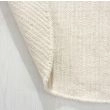 Dette produkt hedder Molly, fremstillet af 80% Uld & 20% Bomuld  materiale med en smuk Offwhite farve - SE Mattor