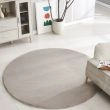 Dette produkt hedder Rabbit Eco, fremstillet af Polyester materiale med en smuk Taupe farve - SE Mattor
