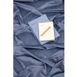 Dette produkt hedder Lavendelvind, fremstillet af Polyester materiale med en smuk Blå farve - SE Mattor