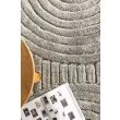 Dette produkt hedder Veron, fremstillet af Polyester materiale med en smuk Gråbeige farve - SE Mattor