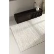 Dette produkt hedder Lira, fremstillet af Polyester materiale med en smuk Beige farve - SE Mattor