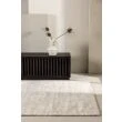 Dette produkt hedder Lira, fremstillet af Polyester materiale med en smuk Beige farve - SE Mattor