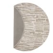 Dette produkt hedder Lira, fremstillet af Polyester materiale med en smuk Beige farve - SE Mattor