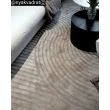 Dette produkt hedder Bella Spin, fremstillet af Polyester & Polypropylen materiale med en smuk Mørk Beige farve - SE Mattor