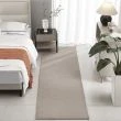 Dette produkt hedder Cat, fremstillet af Polyester materiale med en smuk Taupe farve - SE Mattor