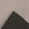 Dette produkt hedder Cat, fremstillet af Polyester materiale med en smuk Taupe farve - SE Mattor