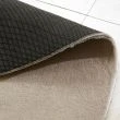 Dette produkt hedder Cat, fremstillet af Polyester materiale med en smuk Taupe farve - SE Mattor
