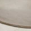 Dette produkt hedder Cat, fremstillet af Polyester materiale med en smuk Taupe farve - SE Mattor