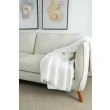 Dette produkt hedder Cat, fremstillet af Polyester materiale med en smuk Offwhite farve - SE Mattor