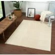Dette produkt hedder Cloudy, fremstillet af Polyester materiale med en smuk Lys Beige farve - SE Mattor