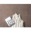 Dette produkt hedder Cloudy, fremstillet af Polyester materiale med en smuk Taupe farve - SE Mattor