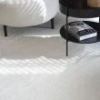 Dette produkt hedder Molly, fremstillet af 60 % Uld & 40% Bomuld  materiale med en smuk Hvid farve - SE Mattor