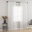 Dette produkt hedder Ellinor, fremstillet af Polyester materiale med en smuk Hvid farve - SE Mattor