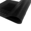 Dette produkt hedder Flätad Pinmat, fremstillet af Polypropylen materiale med en smuk Sort farve - SE Mattor