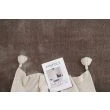 Dette produkt hedder Fluffy, fremstillet af Polyester materiale med en smuk Taupe farve - SE Mattor