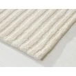 Dette produkt hedder Ilona Bene, fremstillet af Uld materiale med en smuk Offwhite farve - SE Mattor