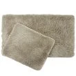 Dette produkt hedder Julie, fremstillet af Polyester materiale med en smuk Beige farve - SE Mattor