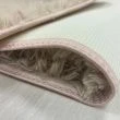 Dette produkt hedder Julie, fremstillet af Polyester materiale med en smuk Beige farve - SE Mattor