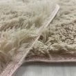 Dette produkt hedder Julie, fremstillet af Polyester materiale med en smuk Beige farve - SE Mattor