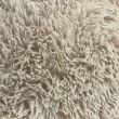 Dette produkt hedder Julie, fremstillet af Polyester materiale med en smuk Beige farve - SE Mattor