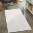 Dette produkt hedder Lazy, fremstillet af Polypropylen materiale med en smuk Offwhite farve - SE Mattor