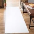Dette produkt hedder Lazy, fremstillet af Polypropylen materiale med en smuk Hvid farve - SE Mattor
