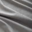 Dette produkt hedder Mathilde, fremstillet af Polyester materiale med en smuk Sølv farve - SE Mattor