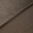 Dette produkt hedder Mathilde, fremstillet af Polyester materiale med en smuk Taupe farve - SE Mattor