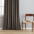 Dette produkt hedder Mathilde, fremstillet af Polyester materiale med en smuk Taupe farve - SE Mattor