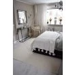 Dette produkt hedder Mellby, fremstillet af 80% Uld & 20% Bomuld  materiale med en smuk Offwhite farve - SE Mattor
