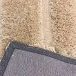 Dette produkt hedder Moody Bow, fremstillet af Polyester materiale med en smuk Beige farve - SE Mattor