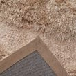 Dette produkt hedder Moody Bow, fremstillet af Polyester materiale med en smuk Beige farve - SE Mattor