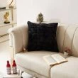 Dette produkt hedder Ocean, fremstillet af Polyester materiale med en smuk Sort farve - SE Mattor